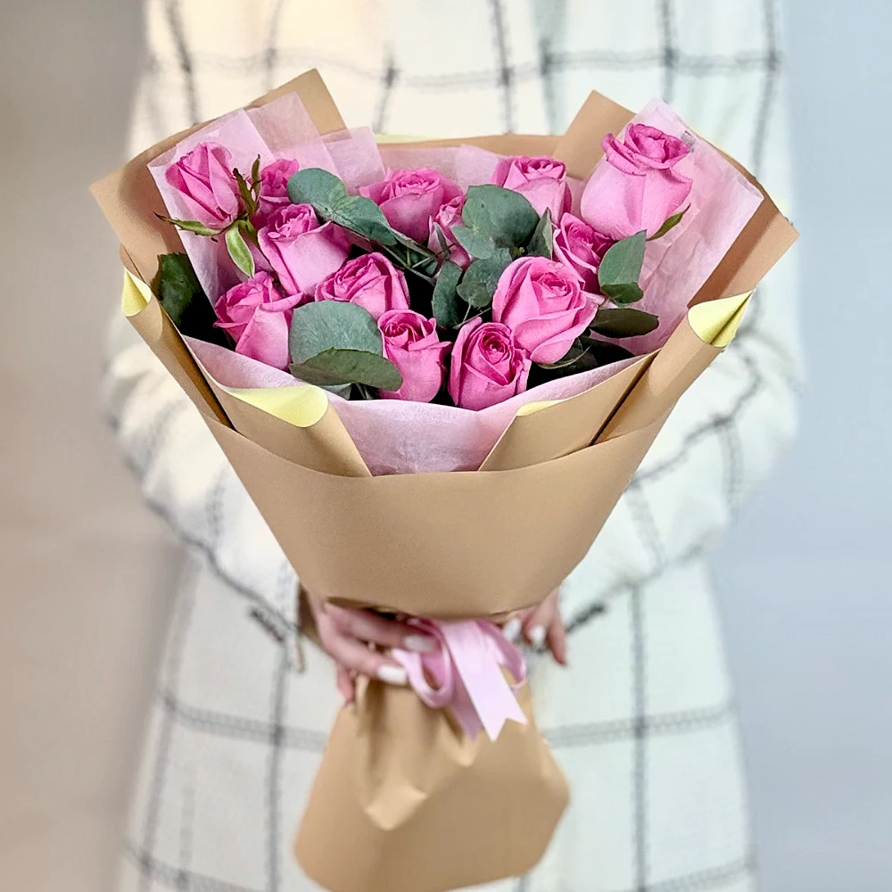 15 розовых роз